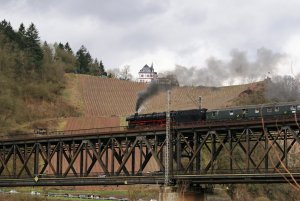 Brücke mit Dampflok