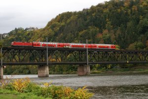 Brücke mit Regionalbahn