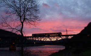 Morgenrot Brücke mit Saufbahn