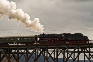 Dampflok auf Brücke Bullay