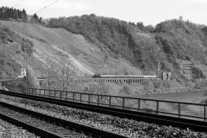 Dampflokomotive auf dem Pündericher Hangviadukt