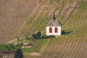 Kunst hinter der Kapelle