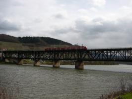 Bahn auf Brücke - Bullay