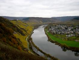 Marienburg und Pünderich im Herbst