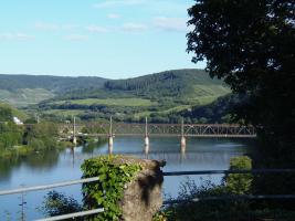 Mosel bei Alf, Bullay, Eisenbahnbrücke, Blick von der Margareth