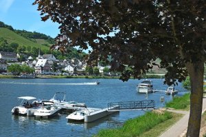 Boote vor Zell-Kaimt