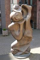 Bronzefigur vor dem Zeller Rathaus