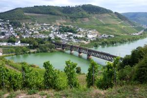 Bullay-Süd mit Moselbrücke