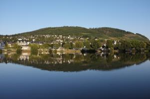 Bullay, eine Insel mit zwei Bergen