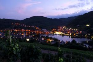 Bullay bei Nacht