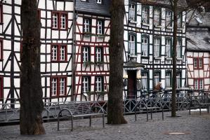 Häuserfront in Monschau