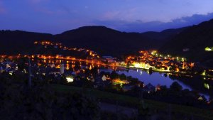 Laue Sommernacht an der Mosel bei Bullay