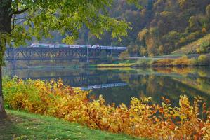 Zugfahrt durch den Herbst