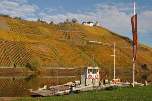 Pündericher Fähre im Herbst