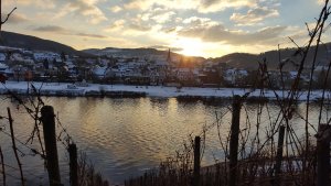 Sonnenuntergang im Winter in Pünderich