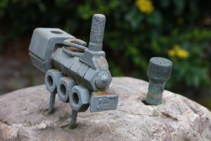 Kunstwerk aus Schrauben