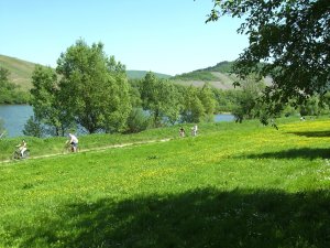 Radfahrer am Moselufer