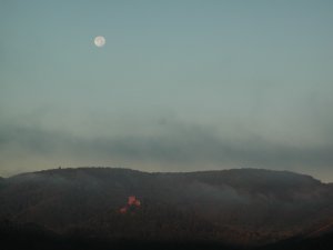 Alf, Burg Arras, Mond, Abendlicht1