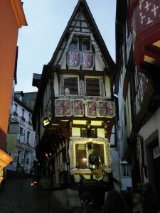Bernkastel, Abend, Spitzhaus