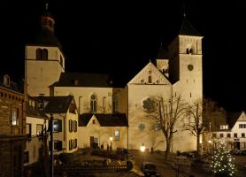 Karden, Castor-Kirche außen bei Nacht