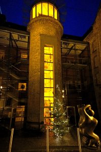 Zell Rathaus Rückseite weihnachtlich bei Nacht